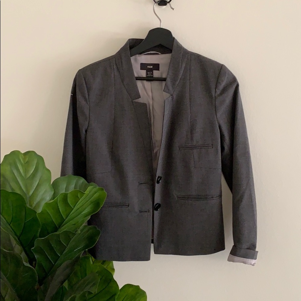 H&M women’s fit blazer.